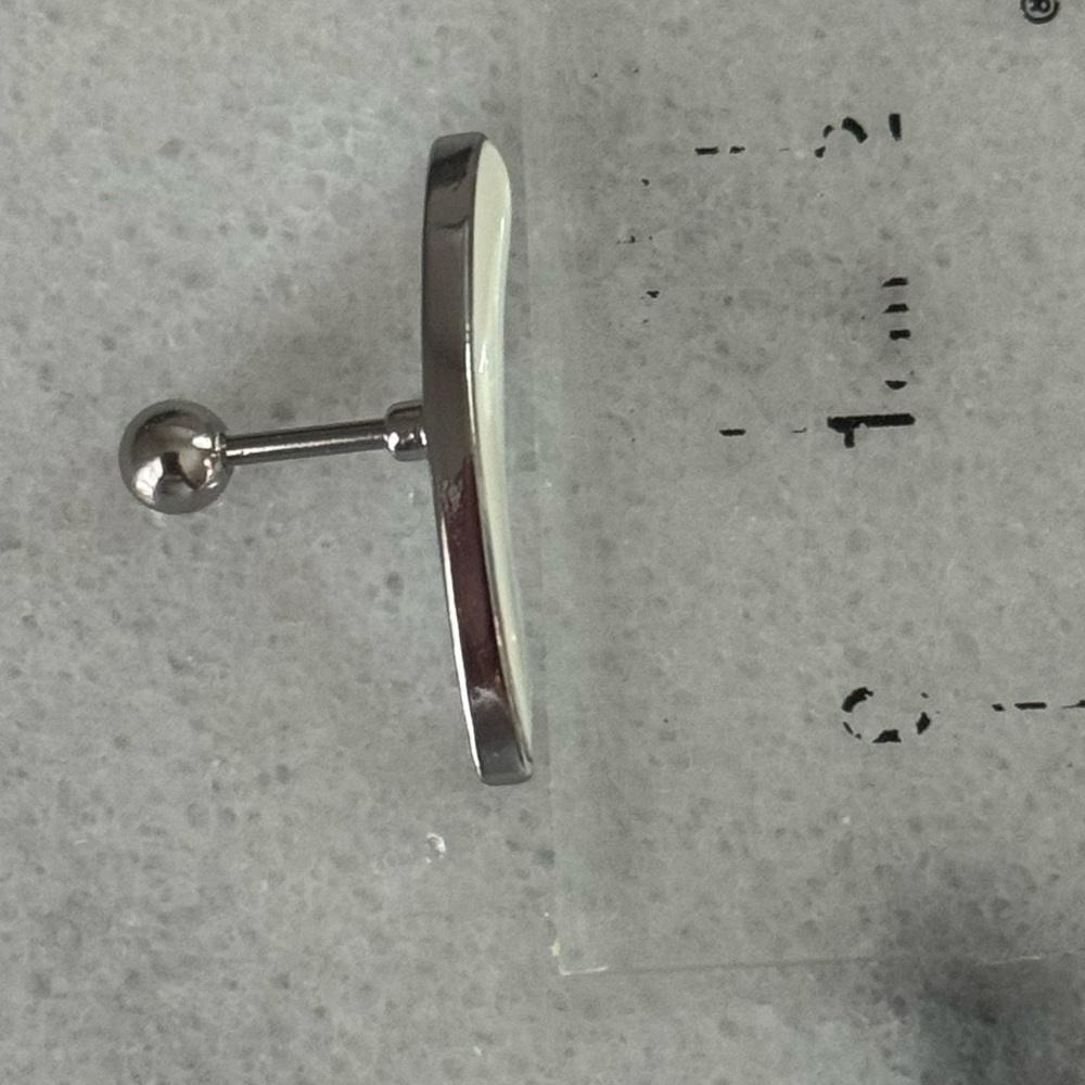 Silver White Arch Large Cartilage Statement Earring
Brand New - Picture 2 of 4